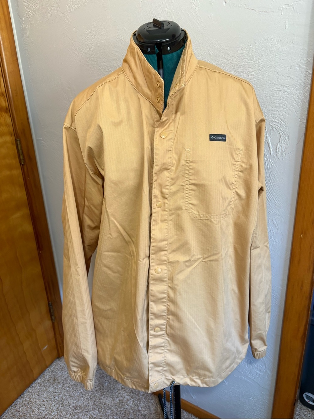 Columbia Men’s Light Tan Shirt Jacket